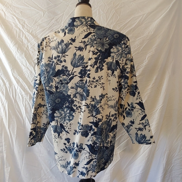 Vintage Southern Lady Blue Floral and Cream Jacket Size 18 - Picture 4 of 6